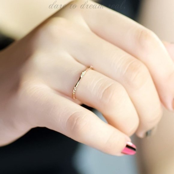 18ct gf Gold Minimalist Broken Diamond Band - Picture 4 of 5